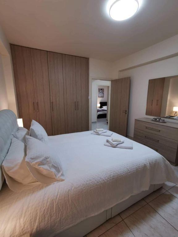 Tony'S Boutique Apartment Larnaca Buitenkant foto