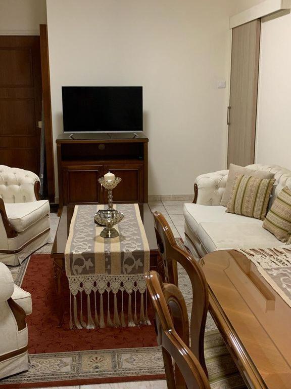 Tony'S Boutique Apartment Larnaca Buitenkant foto
