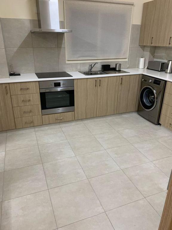 Tony'S Boutique Apartment Larnaca Buitenkant foto